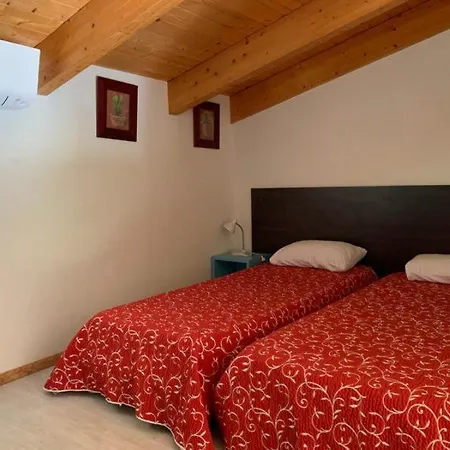 Holiday home Les De Lava *
