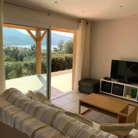 Les De Lava Holiday home